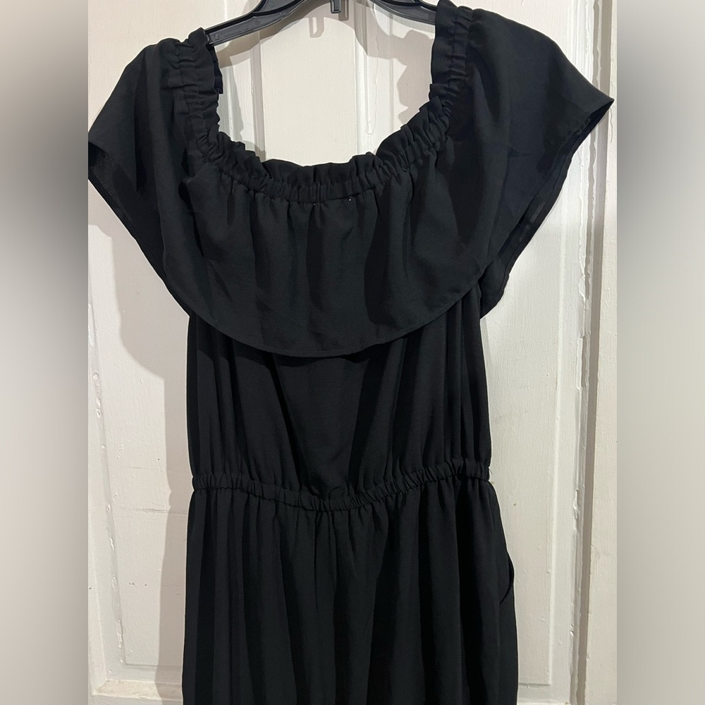 Entro women’s size large off the shoulders jumper